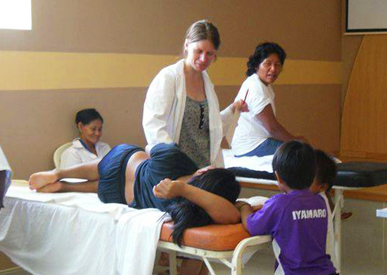 Acupuncture-Volunteering-Salvacion-Peru-Clinic-3