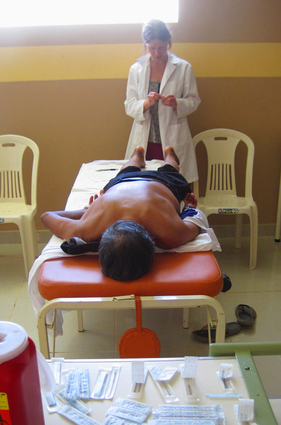 Acupuncture-Volunteering-Salvacion-Peru-Clinic